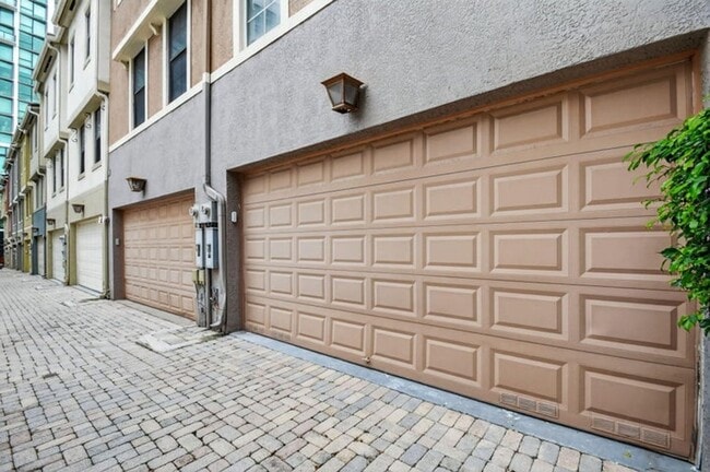 Building Photo - 695 Hibiscus St