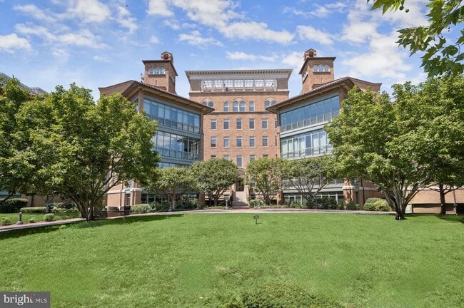 Building Photo - 2425 L St NW