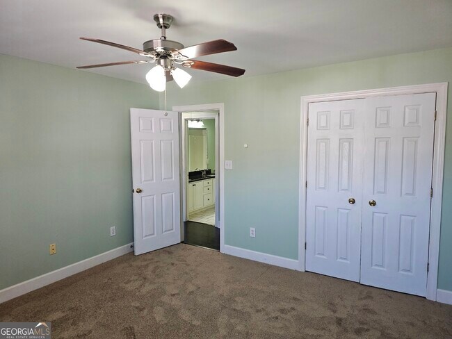 Building Photo - 185 Rock Hill Dr