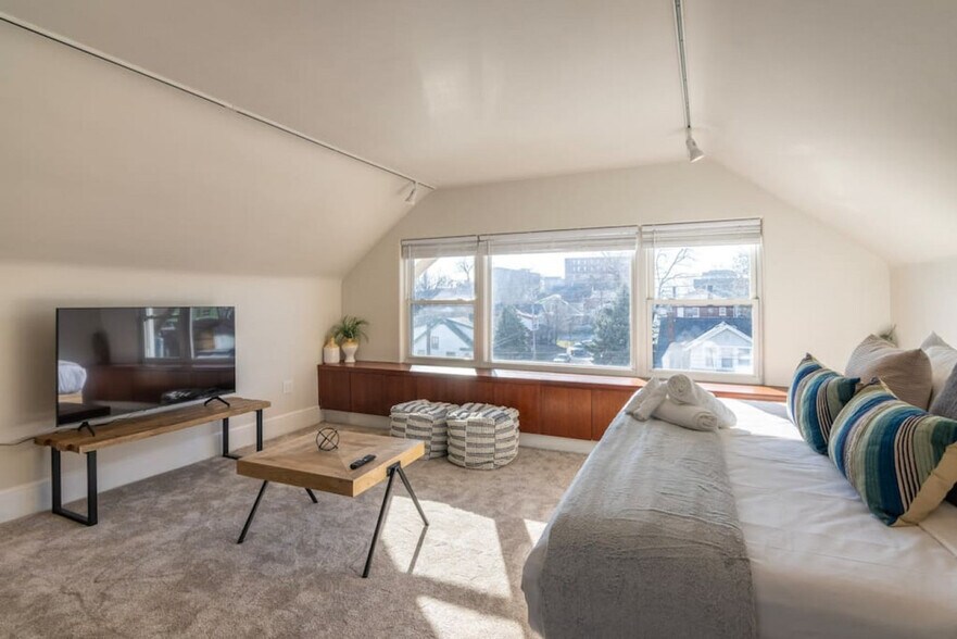 Building Photo - 258 Dorchester Ave