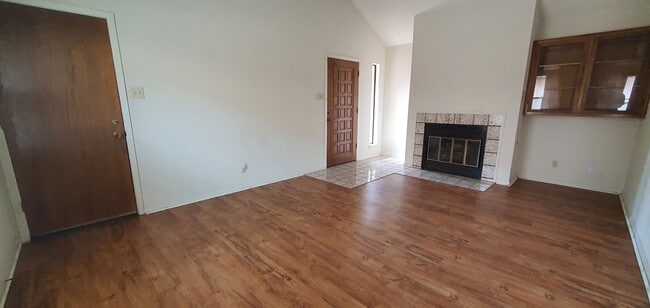 Building Photo - Spacious 2 bedroom 2 bath townhome COMING ...