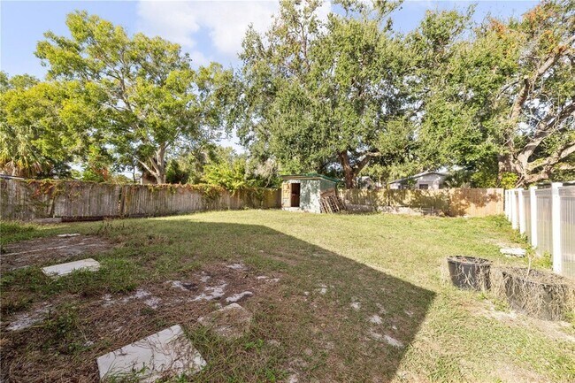 Building Photo - 3631 Anderson Ave