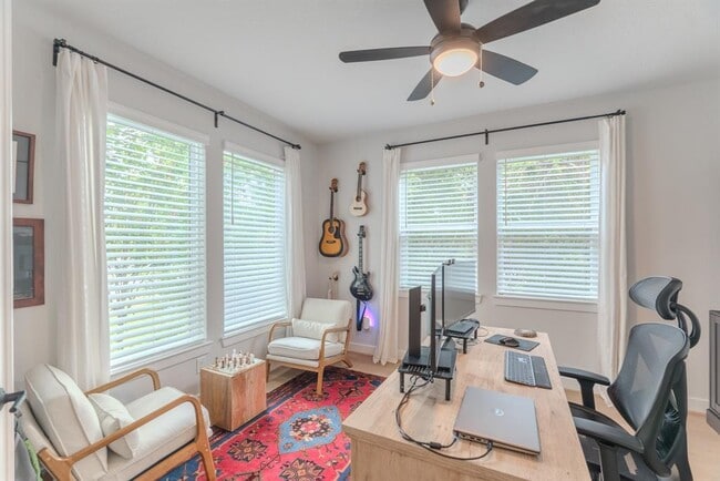 Building Photo - 63 Perennial Cyn Dr