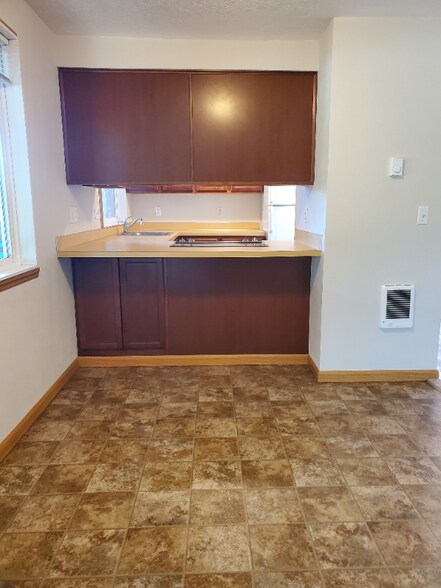 Building Photo - 2019 Simpson Ave