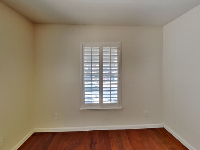 Building Photo - 3/2.5 House Available Now in Mossdale Landing