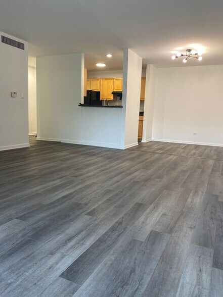 Building Photo - 1919 Prairie Sq