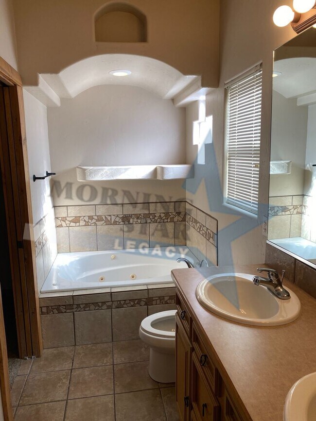 Building Photo - Southwestern Beauty- Excellent location