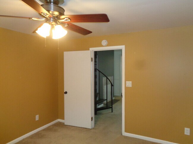 Building Photo - 1917 Fleet St