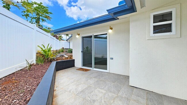 Building Photo - Waialae Nui Ridge - Renovated 4 bedroom, 3...