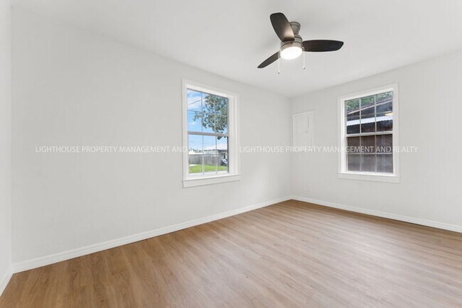 Building Photo - Charming Newly Renovated 2-Bedroom Home Ne...