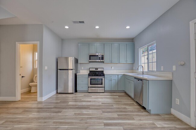Building Photo - 58 Country Club Cir