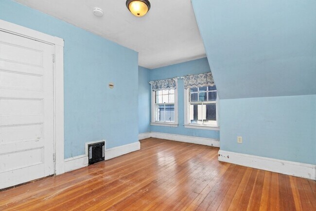 Building Photo - 21 Bentley St