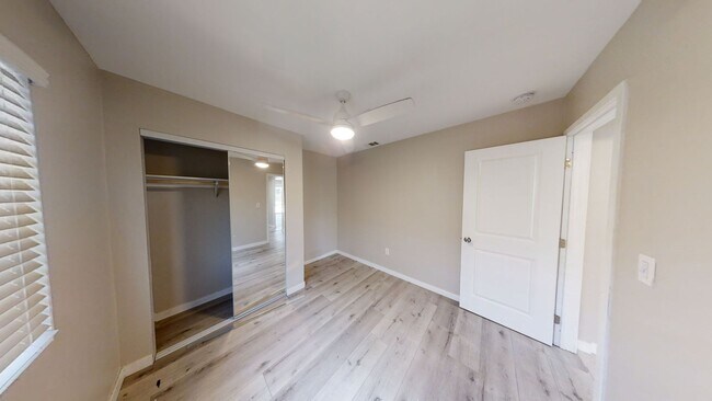 Building Photo - Renovated! 8BD/4BA with POOL!! (Lease Out ...