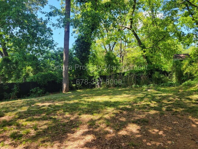 Building Photo - Luxurious 4 bedroom house in Atlanta!