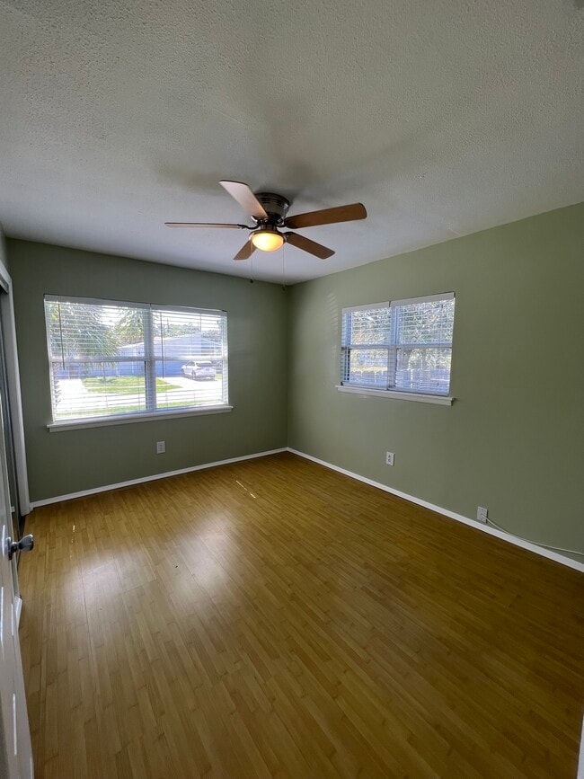 Building Photo - 5321 Newton Ave S