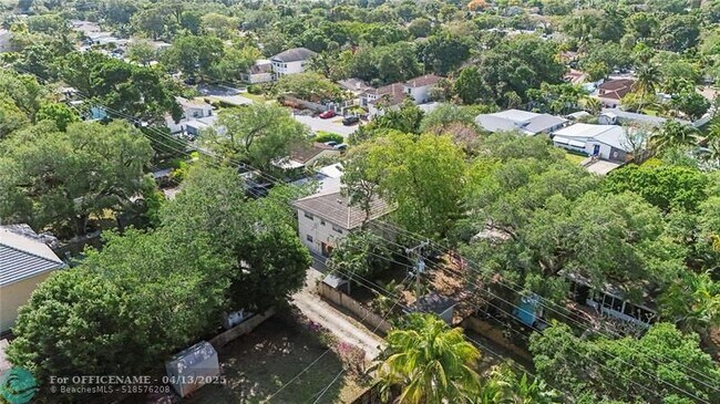 Building Photo - 833 SW 17th St