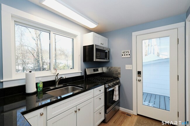 Building Photo - 6 Indian Ave