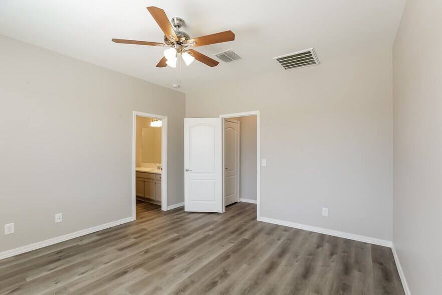 Building Photo - 8139 W Atlantis Way