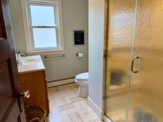 Building Photo - 1018 Oakwood Ave