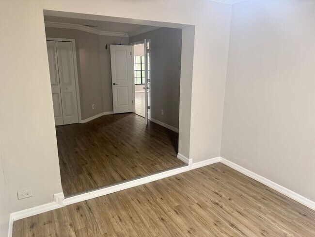 Building Photo - Completely Renovated 3/2 Located in Quiet Palm Harbor Community
