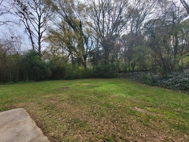 Building Photo - Updated Soaking Tub. Stainless Steel Appliances. W/D Inc