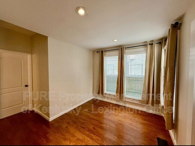 Building Photo - 611 N Broadway