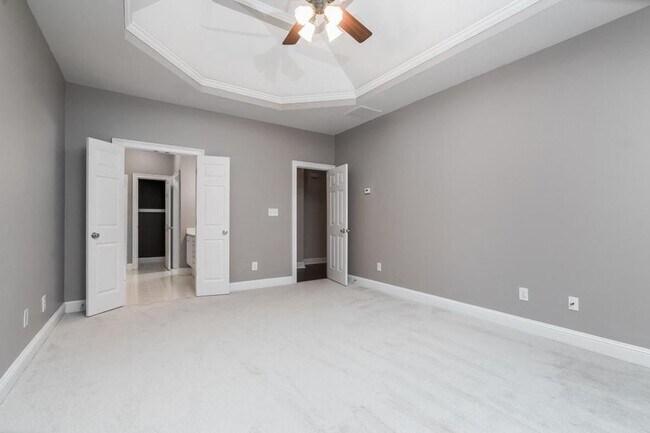 Building Photo - 802 Satinwood Pl