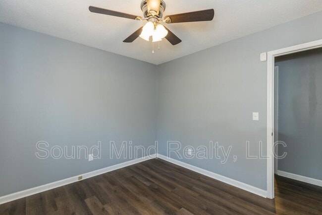 Building Photo - 409 Foxhall Dr