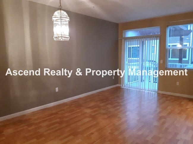 Building Photo - Sexton Mtn 3 Bed End Unit Townhome, Huge G...