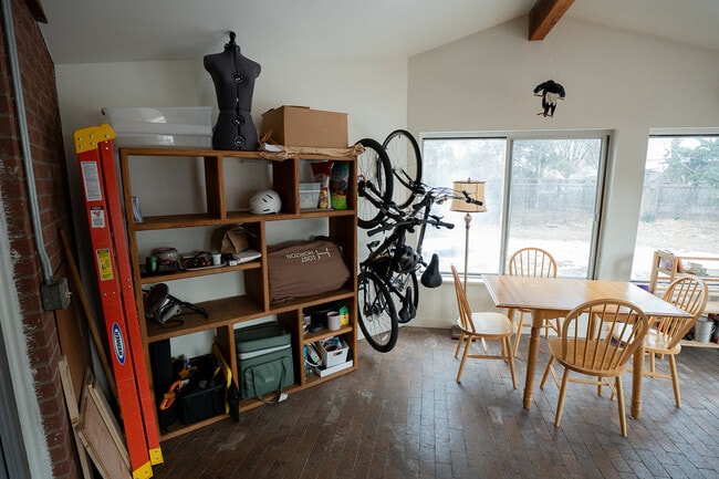 Building Photo - 180 Estes St