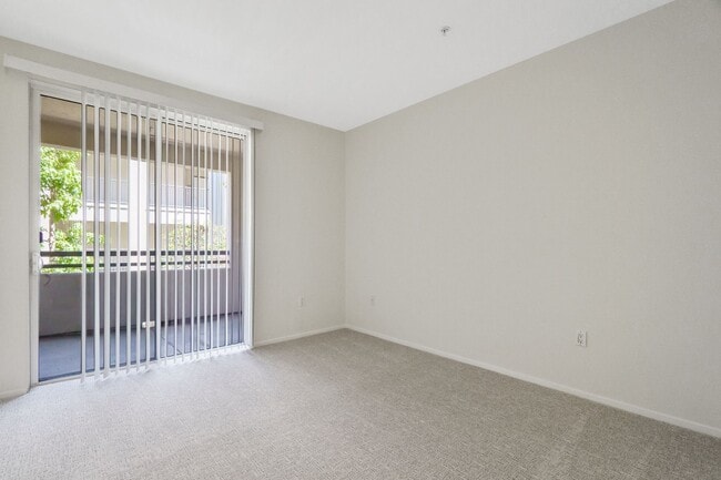 Building Photo - Stylish 2-Bedroom Condo with Resort Amenit...