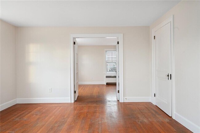 Building Photo - 118 Ruggles Ave