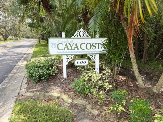 Building Photo - 1070 Sanibel Ct