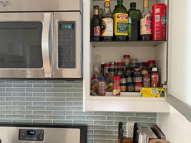 Building Photo - "Charming 4-Bedroom Home with 2 Baths in the Heart of San Francisco!"