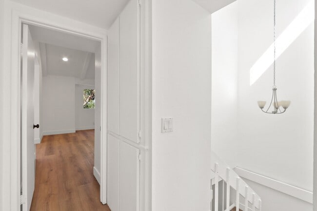 Building Photo - Rehabbed Newport Beach Townhome