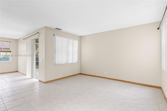 Building Photo - 4490 Foxtail Ln