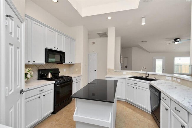 Building Photo - 16510 Bluff Springs Dr