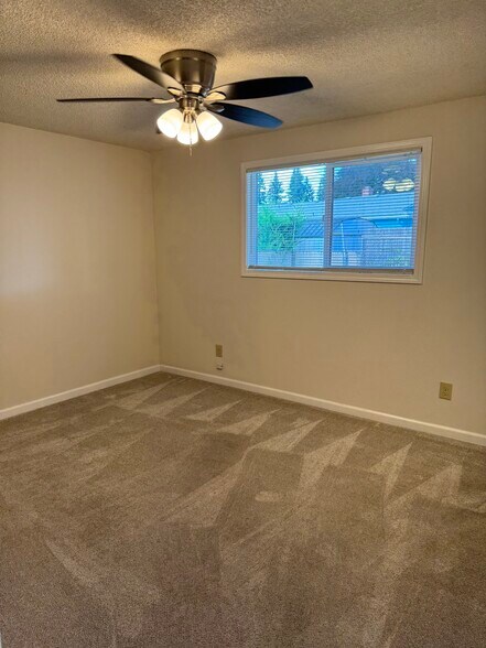 Larger bedroom with half bath - 15320 NE 31st St