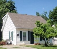 Building Photo - Now Pre-Leasing for Fall Semester 2026