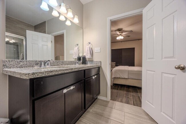 Building Photo - 8702 Shiloh Rock Dr