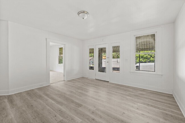 Building Photo - Charming 3 Bedroom, 2 Bathroom house