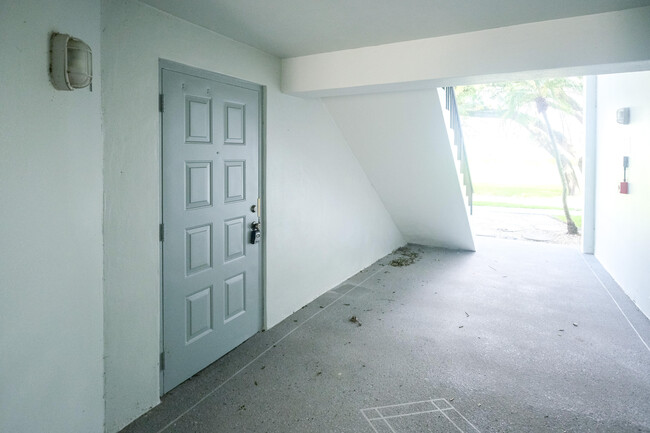 Building Photo - 1015 Green Pine Blvd