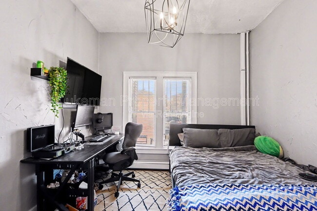 Building Photo - 426-428 S Westnedge Ave