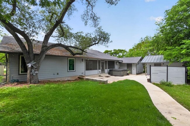 Building Photo - 513 Meadowbrook Dr