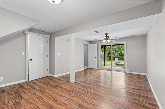 Building Photo - 4512 Salem Dr