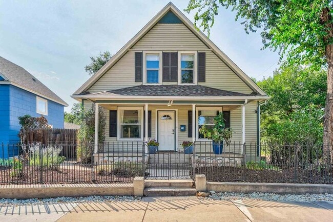 Primary Photo - 14 N Walnut St