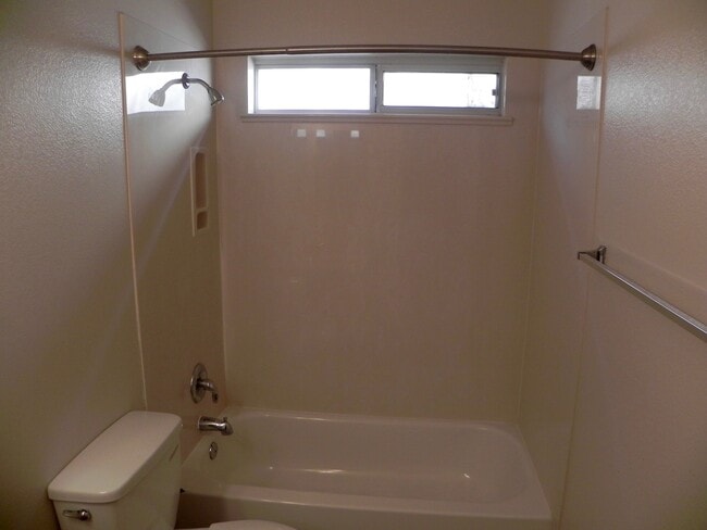 Building Photo - Great Single Story Home In Highly Desirabl...