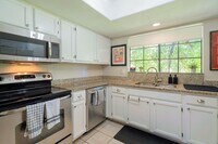 Building Photo - Furnished Rental - 90 Day Minimum Stay