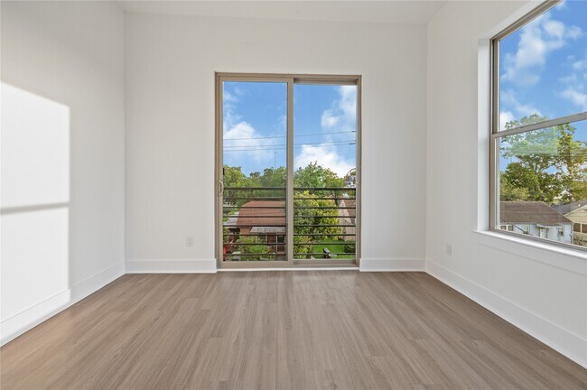 Building Photo - 5623 Eskridge St