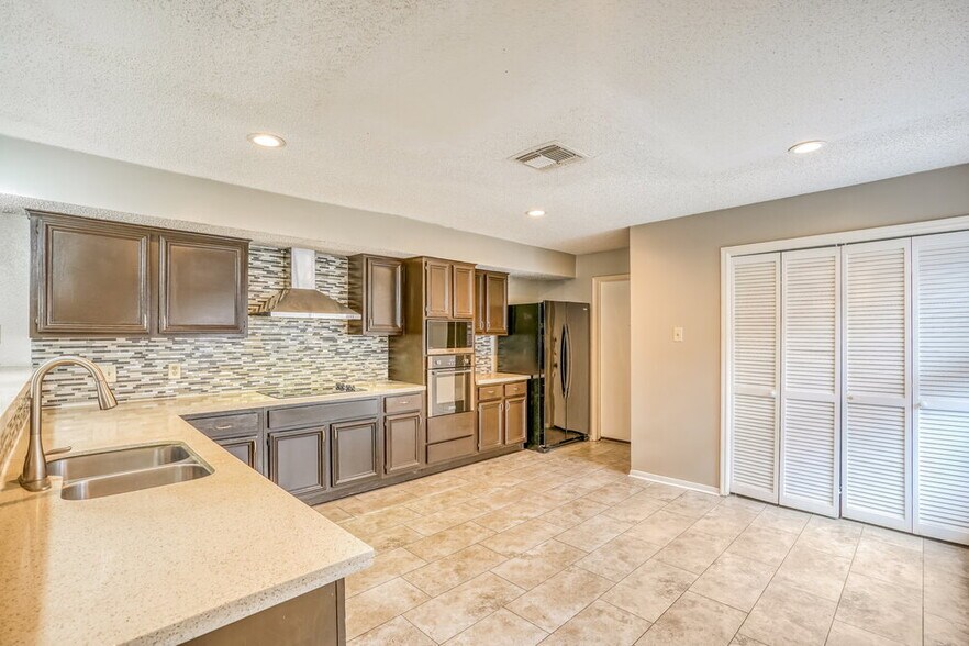 Building Photo - 12723 Ashford Knoll Dr